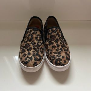 Steve Madden leopard slip-on shoes, size 6.5, like new condition